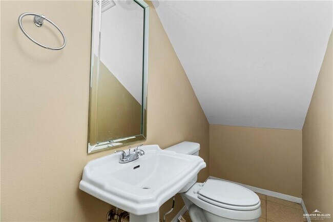 Building Photo - 3005 S L St