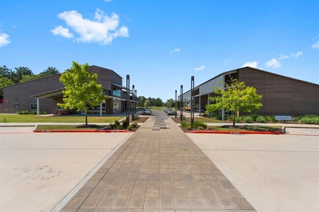 Building Photo - 15823 Bird of Paradise Dr