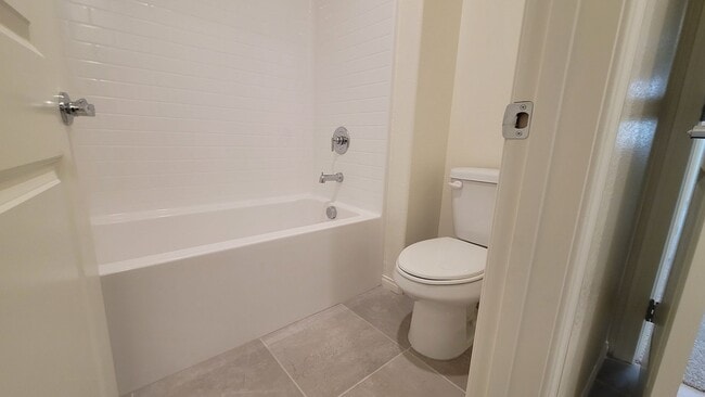 Building Photo - 5-Bed, 3-Bath Home in Spectrum Falls