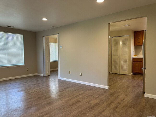 Building Photo - 264 Sagamore Hills Dr