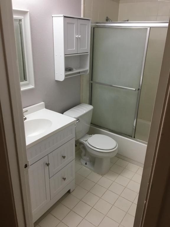 Building Photo - 2004 Ahern St