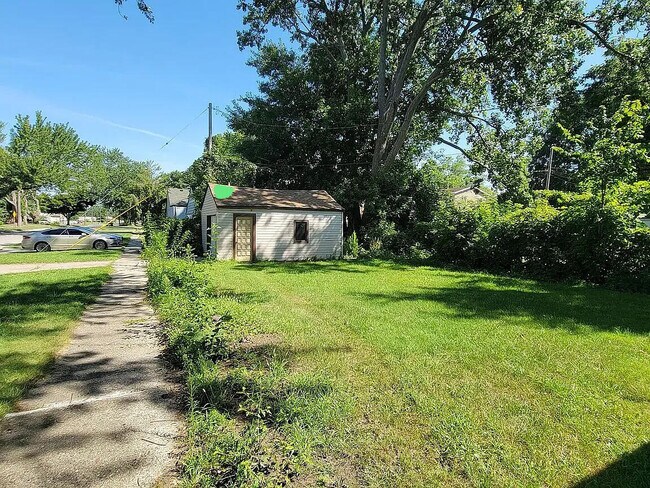 Building Photo - 26548 Eton Ave