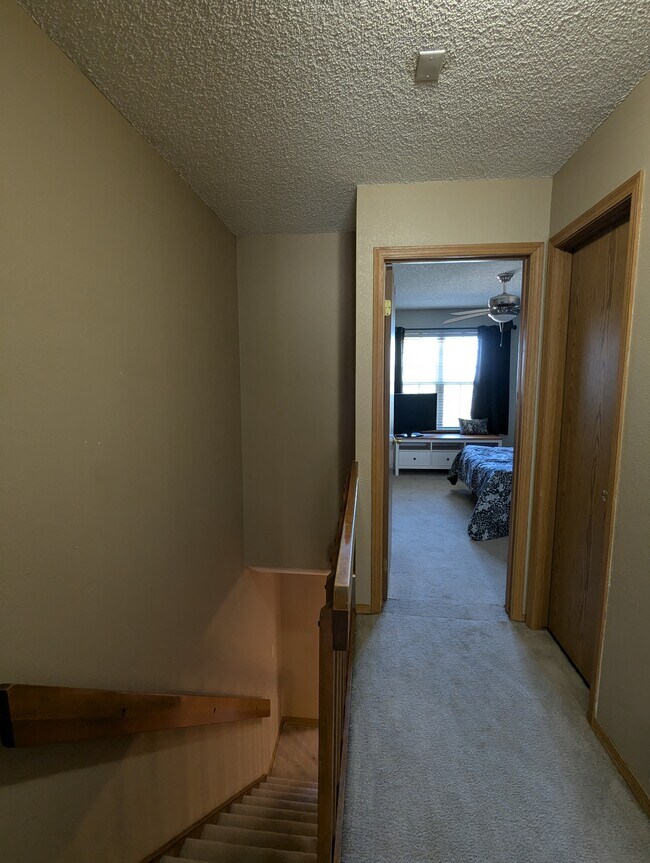Building Photo - 912 S Paris Ct
