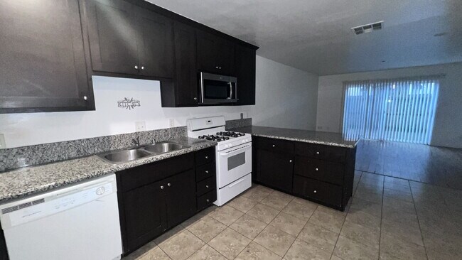 Building Photo - 1116 Evelyn Ln