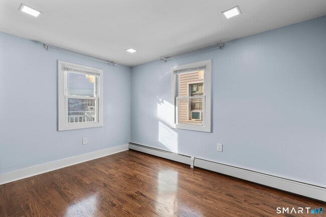 Building Photo - 75 Commercial St