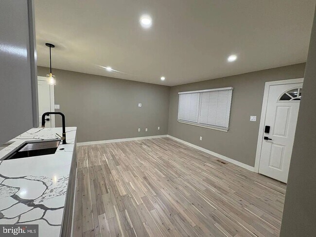 Building Photo - 13223 Hawthorn Ln