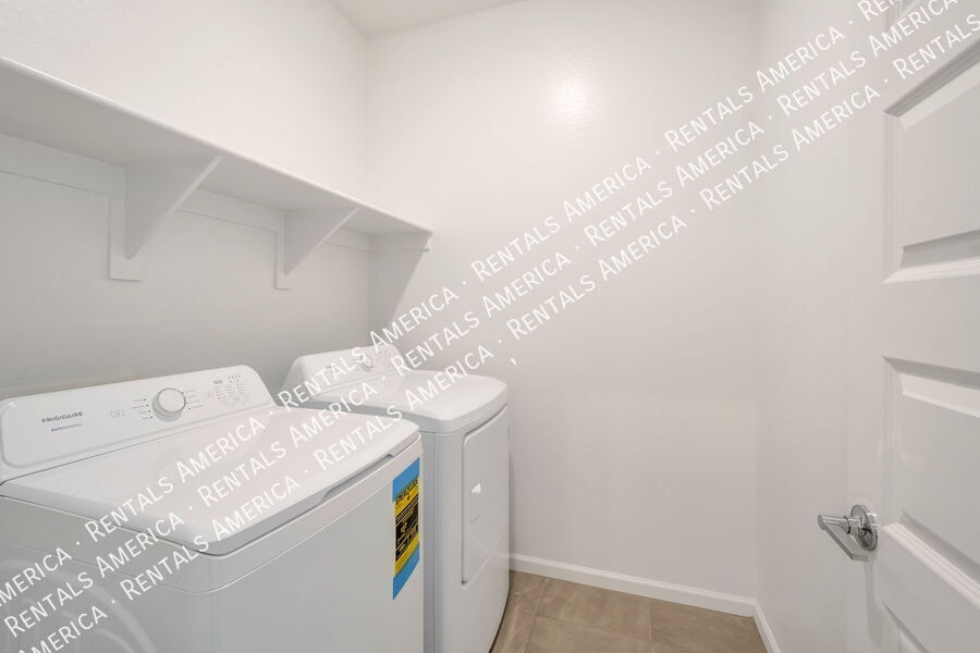 Building Photo - 4588 E Amethyst Ln