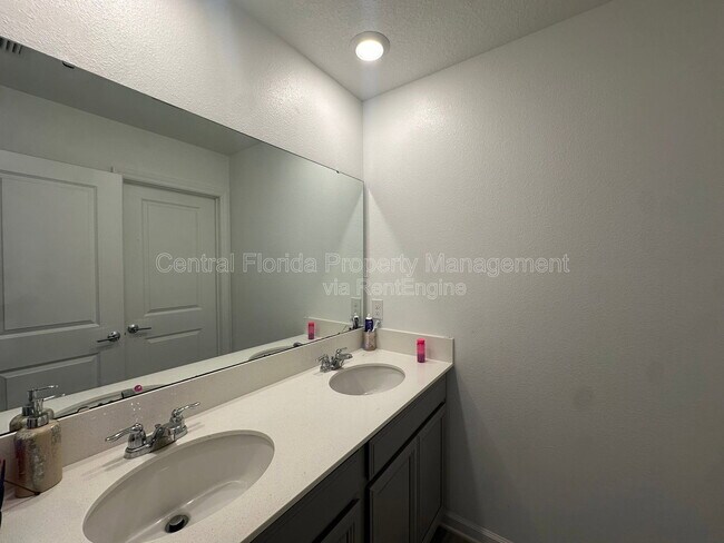 Building Photo - 373 Pineywoods St