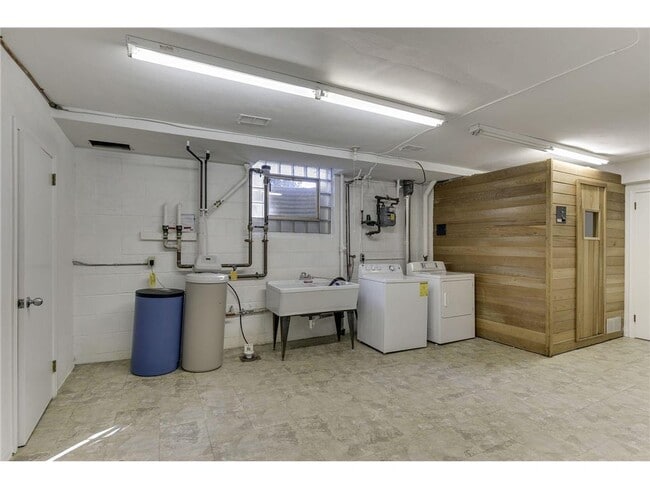 Building Photo - 4222 Basswood Rd