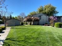 Building Photo - Large Condo near Freeway Access!