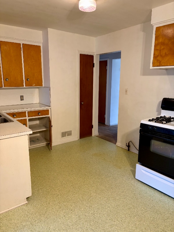 Building Photo - 5813 Edwards Ave