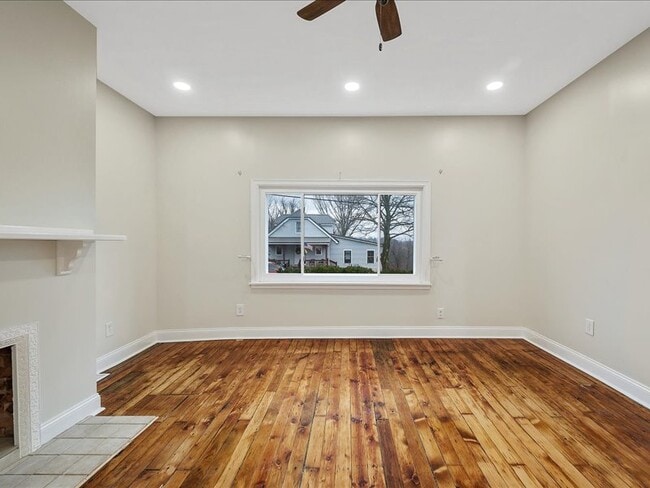 Building Photo - 1617 W 9th St