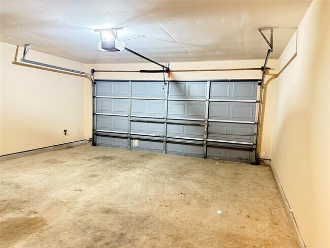 Building Photo - 12811 Mills Breeze Dr