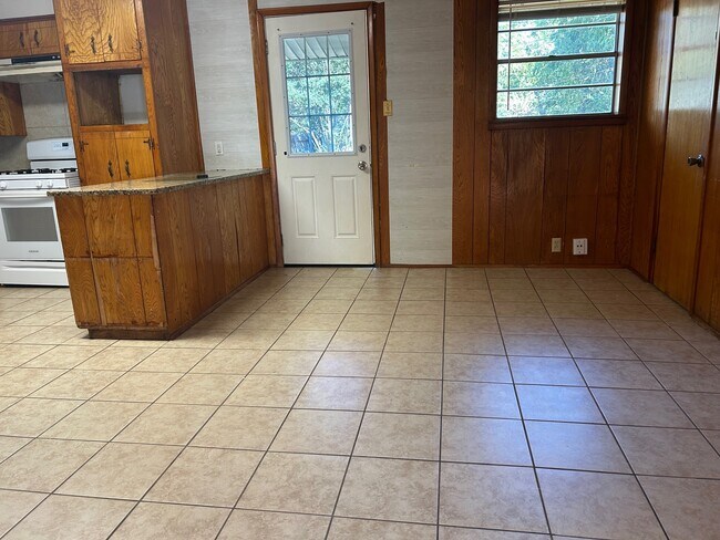 Building Photo - 406 Turner St