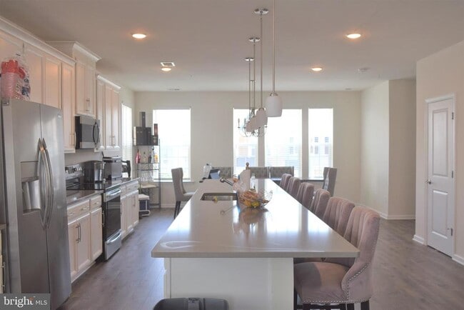 Building Photo - 6947 Stoddert Ln