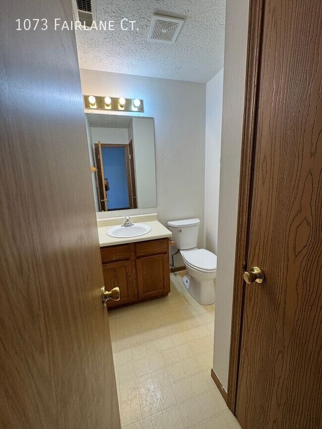 Building Photo - 1073 Fairlane Ct