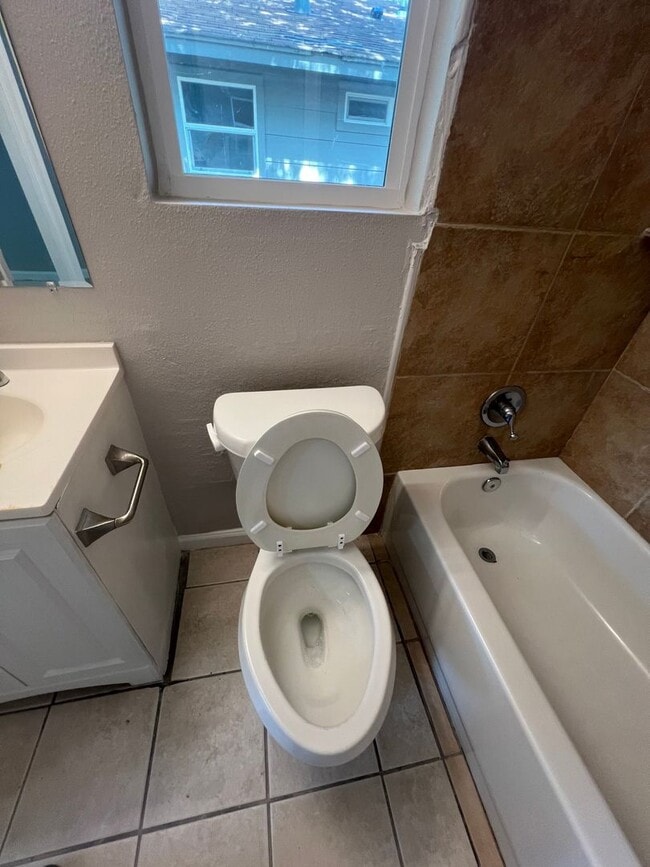 Building Photo - Clean Gem at 1108 Libery Ave