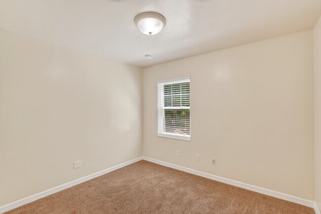 Building Photo - 1414 NE 109th Ave