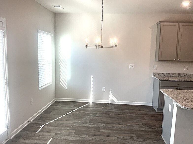 Building Photo - 3260 Emberly Dr