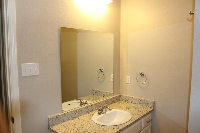 Building Photo - 2208 Quiet Wood Dr