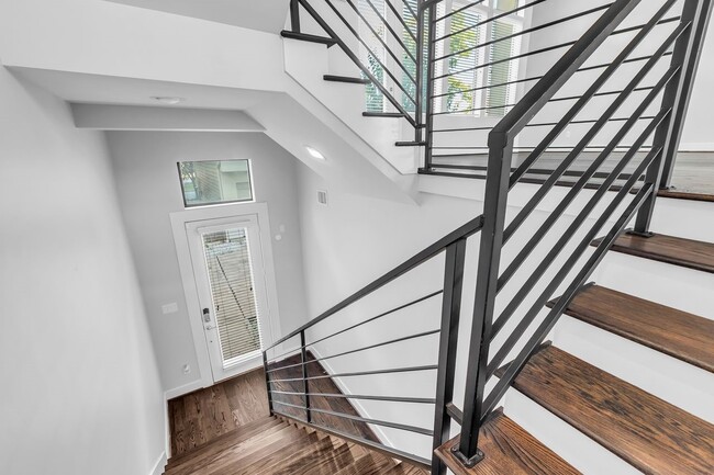 Building Photo - 1724 Ovid St