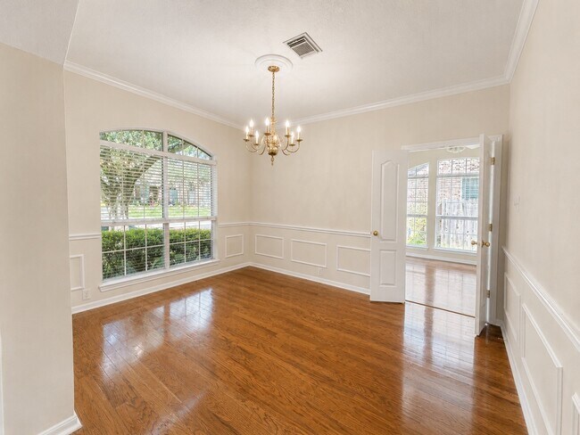 Building Photo - 223 Wild Oak Run