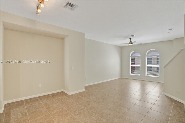 Building Photo - 1033 NE 17th Way