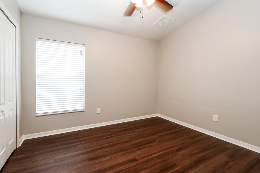 Building Photo - 18114 Cypress Bay Pkwy