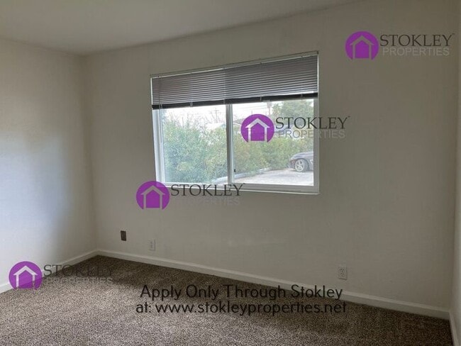 Building Photo - 35 Roberts St