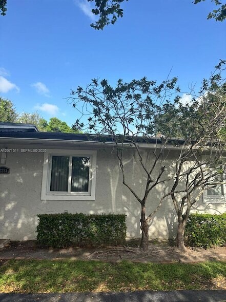 Building Photo - 12253 SW 82nd Ave