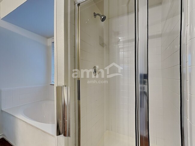Building Photo - 3806 Evinrude Dr