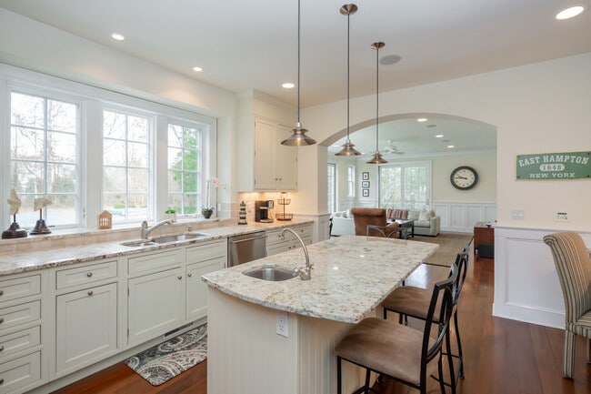 Building Photo - 21 Fieldview Ln