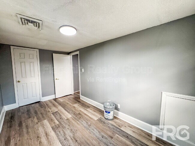 Building Photo - 600 Howell St