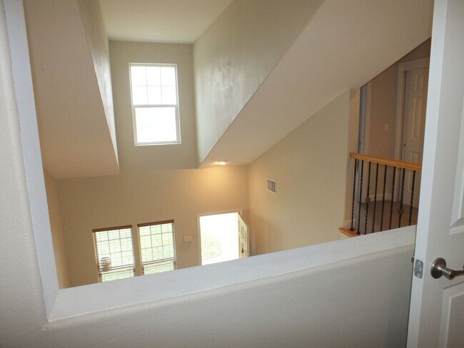 Building Photo - 3/2.5 2300 sf Cameron Park home