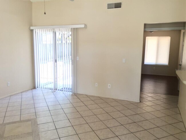 Building Photo - 2747 Kavalier Dr