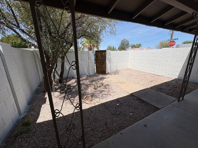 Building Photo - 817 S Melody Ln