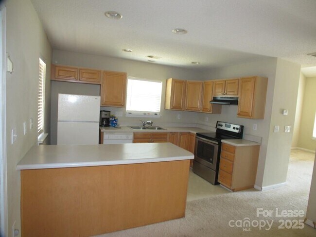 Building Photo - 10116 Forest Landing Dr