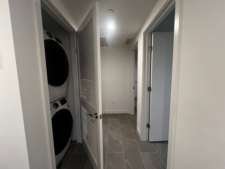 Building Photo - 133 NE 24th St