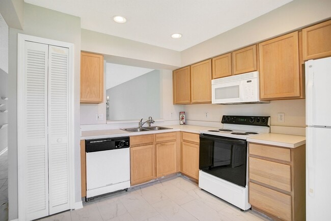Building Photo - 13324 Fairway Glen Dr