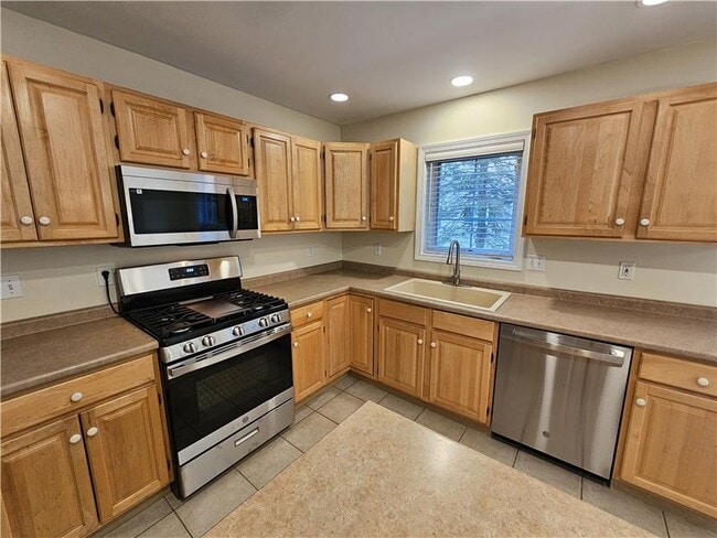 Building Photo - 73 Partridge Dr