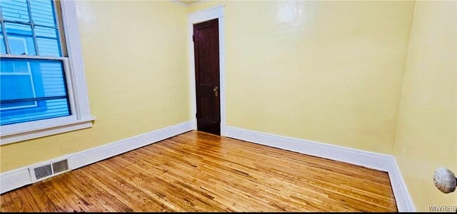 Building Photo - 320 Jewett Ave