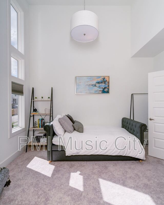 Building Photo - 938 Southside Pl