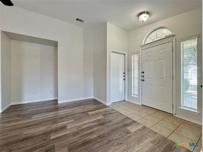 Building Photo - 916 Gentry Dr