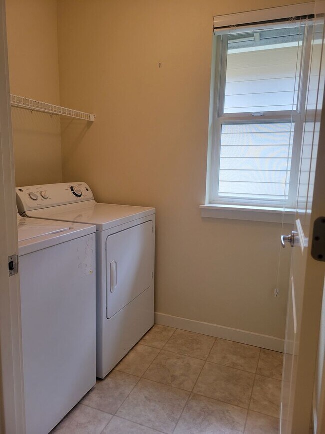 Building Photo - Highly Desirable Community, Beautiful View...