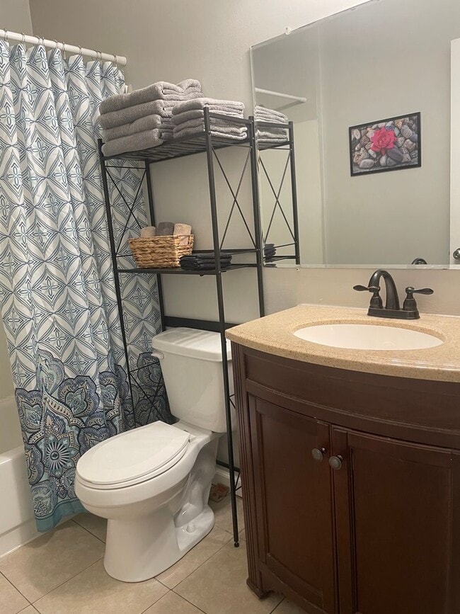 Building Photo - Fabulous 1BR Furnished Duplex