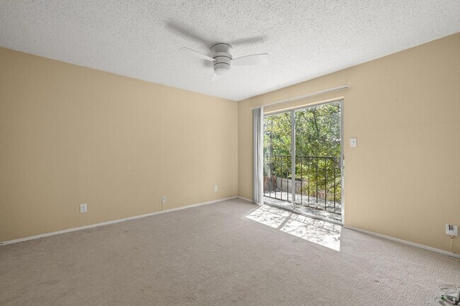 Building Photo - 807 Castle Ridge Rd