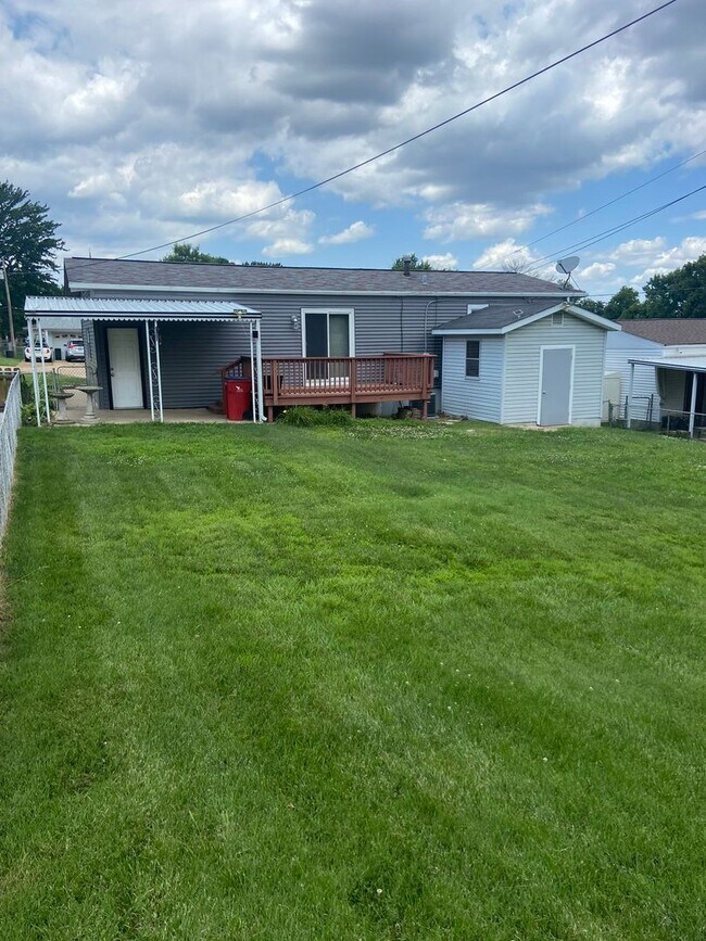 Building Photo - For Rent: Charming 3 Bedroom, 2 Bath Single-Family Home in St. Louis Monthly Rent: $1,950 (2 year...