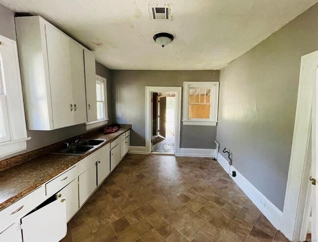 Building Photo - 39 S Lewis St