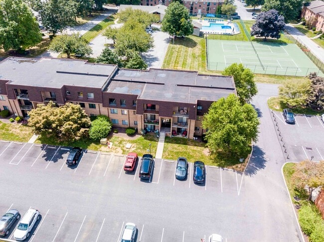 Building Photo - Private 2 Bedroom 1 Bath Condo in Goshen V...