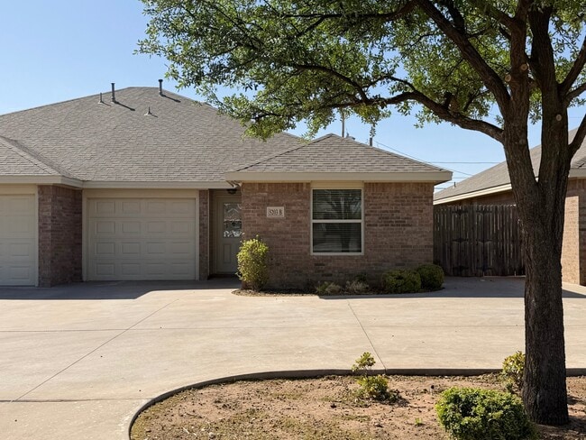 Building Photo - 5203 Graceland Dr